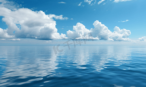 平静的江水摄影照片_蓝色平静的海面