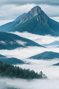 缭绕云雾摄影照片_云雾缭绕的大山摄影配图4