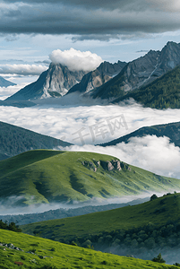 云雾缭绕的大山摄影图片