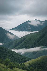 云雾缭绕的大山摄影配图5