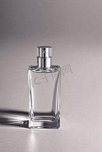 透明玻璃香水瓶子摄影图2