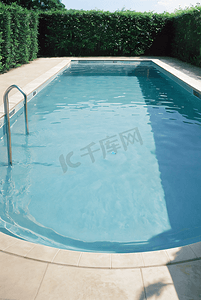 夏季蓝色清凉泳池摄影图0