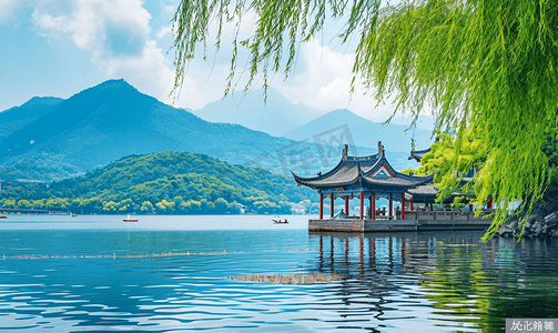 远山翠竹红日摄影照片_中国的西湖风景
