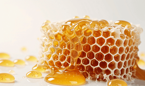 蜂蜜主图1摄影照片_蜂蜜在白色背景上