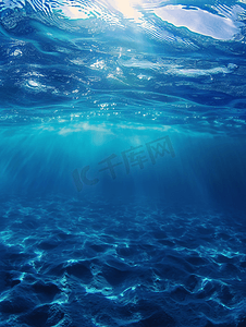声呐波纹摄影照片_深蓝色的海水大海