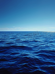深蓝色的海水大海
