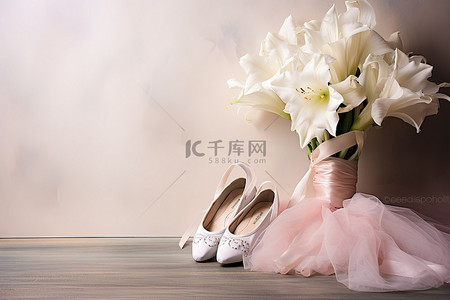 演员表模板背景图片_芭蕾舞女演员芭蕾舞鞋和背景上的花朵