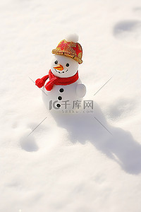 冬天背景图片_雪地里的圣诞雪人