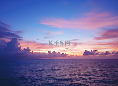 看日出背景图片_从船上看日落的大海