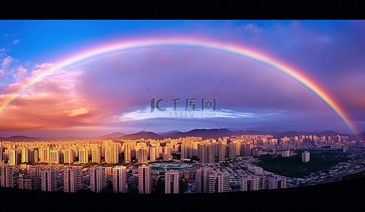 漂浮的城市背景图片_双彩虹漂浮在城市背景之上
