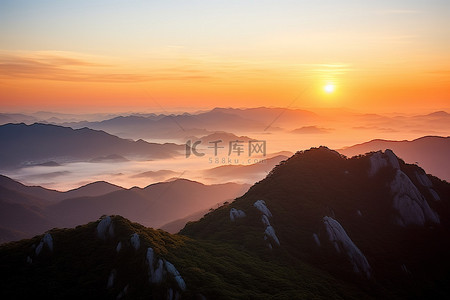 新年韩国背景图片_亚洲 韩国 韩国 山脉的日出景观