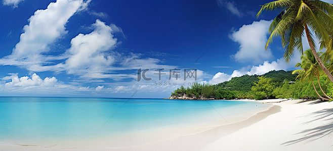沙滩和海背景图片_白色的沙滩和清澈蔚蓝的海水