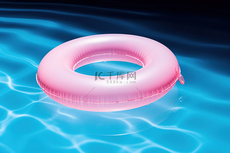 泳池背景图片_漂浮在蓝色水中的浮动游泳圈