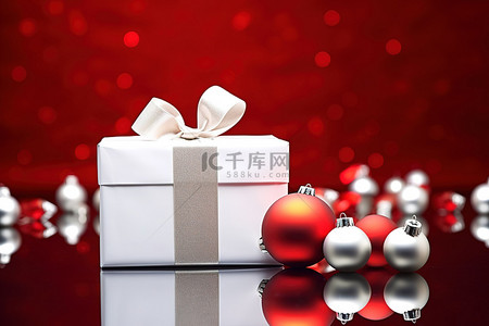 红礼物背景图片_礼品盒和红银球照片
