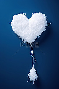 棉绳制成的柔软的白色心形