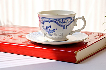 photo浏览器背景图片_瓷砖上的杯子和一本书 photo