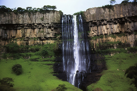 溪流瀑布背景图片_非洲瀑布 柏树瀑布