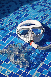 配有水肺潜水设备的游泳池，在阳光下休息
