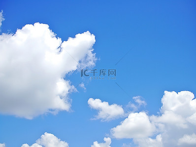 蓝色的天背景图片_蓝色的天 蓝天 多云 照片