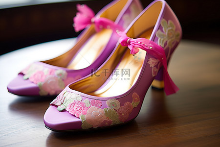 中式婚礼鞋和发带