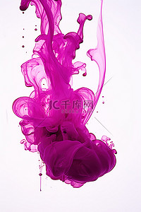空气降温背景图片_一个女人将紫色墨水倒入空气中
