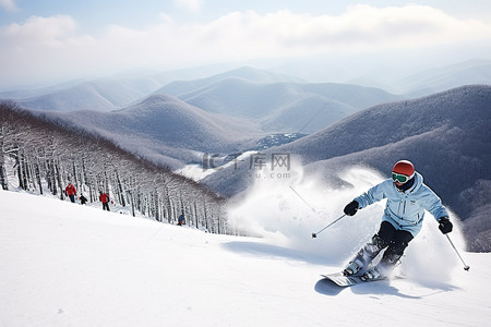 冬季山背景图片_在雪地滑雪
