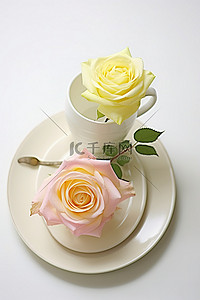 婚礼餐盘卡背景图片_白色餐盘，配有粉红玫瑰和杯子