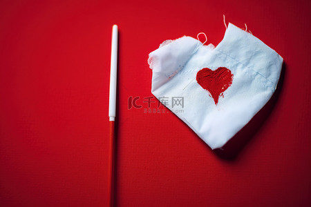 血液背景图片_纸巾上有一颗红心的针