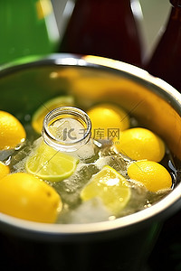 果汁冰背景图片_小碗里装一桶果汁和冰块