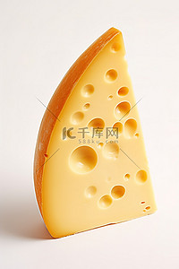 一片奶酪，上面有黄色的切口