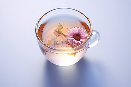 玻璃茶杯背景图片_朱丽叶杜波依斯玻璃茶杯中的茶