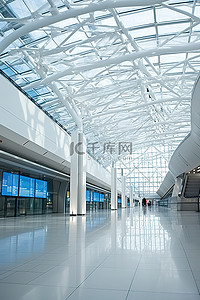 机场大巴背景图片_有白色家具和天花板的机场