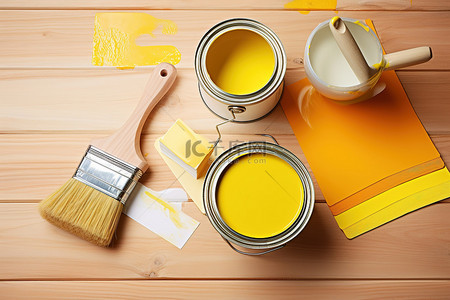 木质表面上的黄色油漆和工具