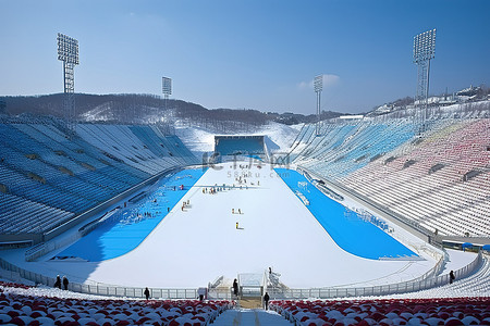 跳台滑雪滑雪背景图片_一个体育场被雪覆盖，有一排排的人和一个大跳台滑雪场