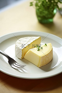 蓝莓奶酪背景图片_盘子里放着一块奶酪
