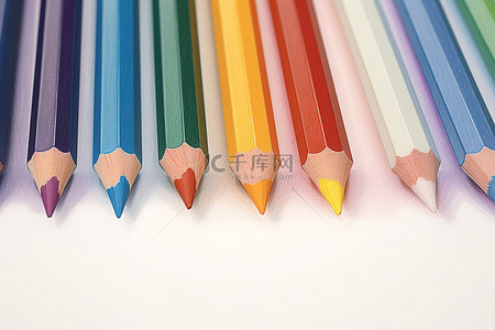 线条背景图片_用铅笔在纸上画出彩色线条