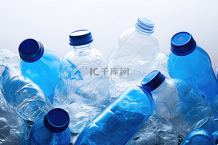 回收垃圾箱背景图片_塑料瓶的回收
