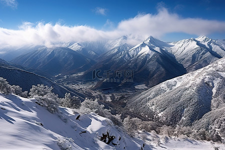 雪背景图片_一座被雪覆盖的山丘