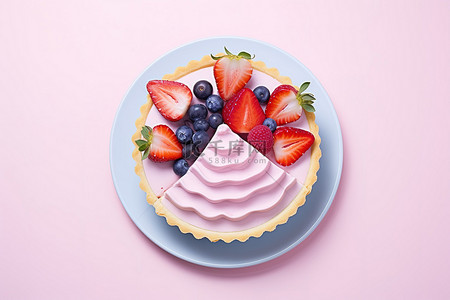 麦多馅饼背景图片_草莓柠檬和蓝莓馅饼