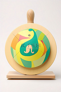 一个木制的木铃，带有彩色设计，上面写着“铃”的字样
