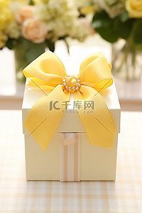 黄色礼物盒子背景图片_一个顶部有蝴蝶结的黄色盒子