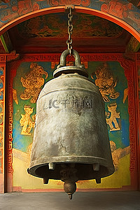 和平大钟背景图片_一座大钟坐落在一栋中国建筑的彩绘背景上