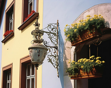 石勒苏益格霍尔斯坦一座房子正面的钟表