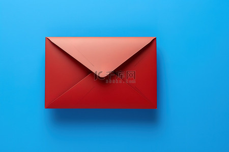 蓝色背景上的电子邮件或电子邮件标志指向远离相机的方向