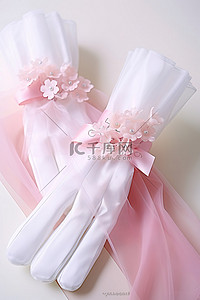 粉色搭配白色礼服手套，适合女孩的新娘礼物装饰