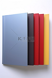 一套四种不同尺寸的彩色活页夹