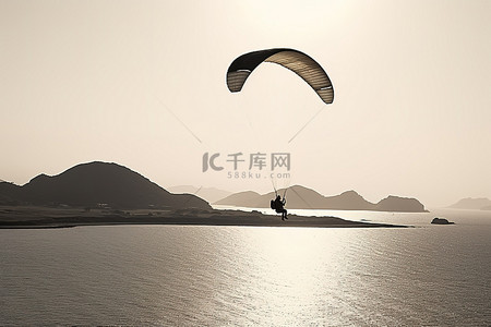 兰萨罗特岛附近的降落伞翼滑翔伞