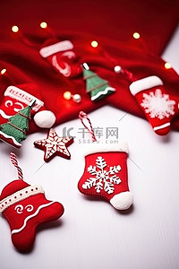 运动长袜背景图片_圣诞老人帽子和长袜的装饰品