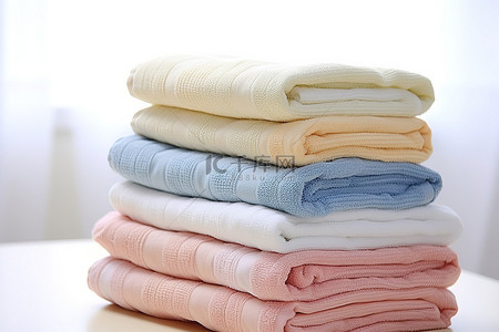四种颜色的布料，看起来像叠起来的毛巾