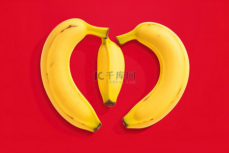 剥香蕉背景图片_十几岁的男孩吃心形香蕉，这样他们更健康